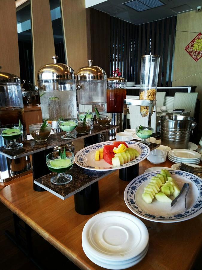 The L Hotel Entertainment Batam Kültér fotó