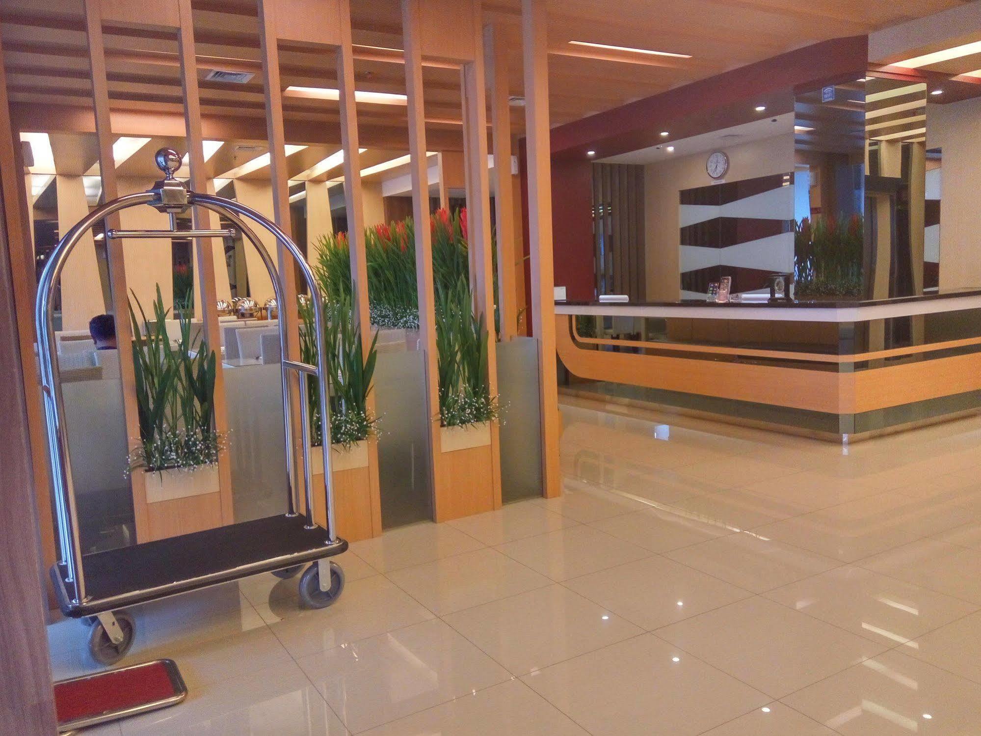 The L Hotel Entertainment Batam Kültér fotó