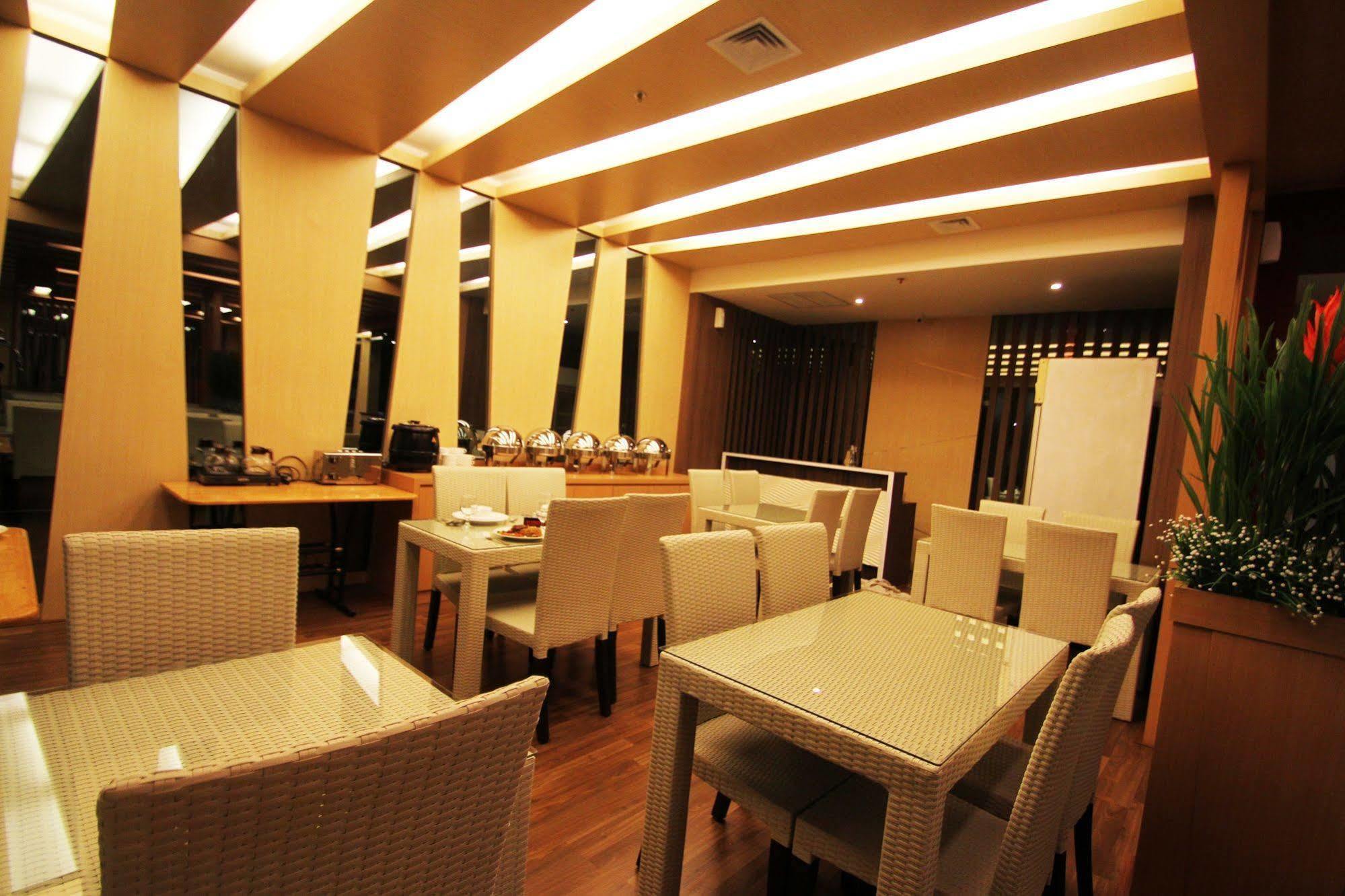 The L Hotel Entertainment Batam Kültér fotó