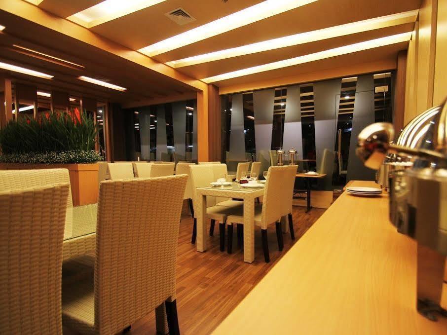 The L Hotel Entertainment Batam Kültér fotó